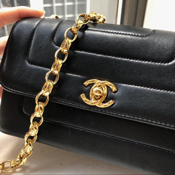 Vintage Chanel flap bag - Picture 3 of 8